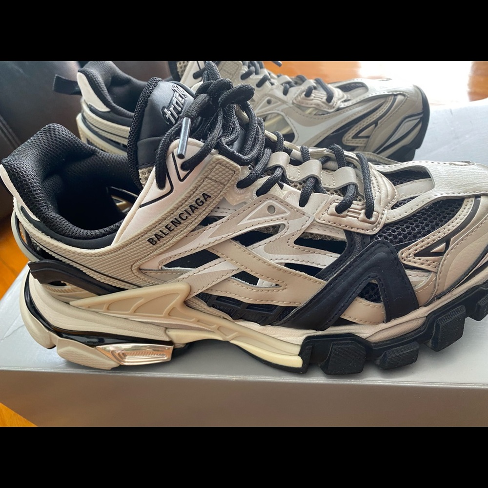 Balenciaga *Gently worn* TRACK2 sneakers. UNISEX